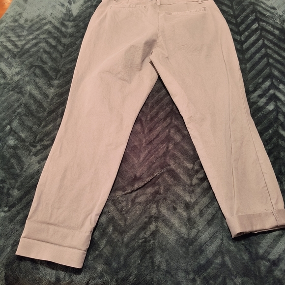 Gap Women pants. Size 12. Color green. Good condition. - Picture 3 of 10